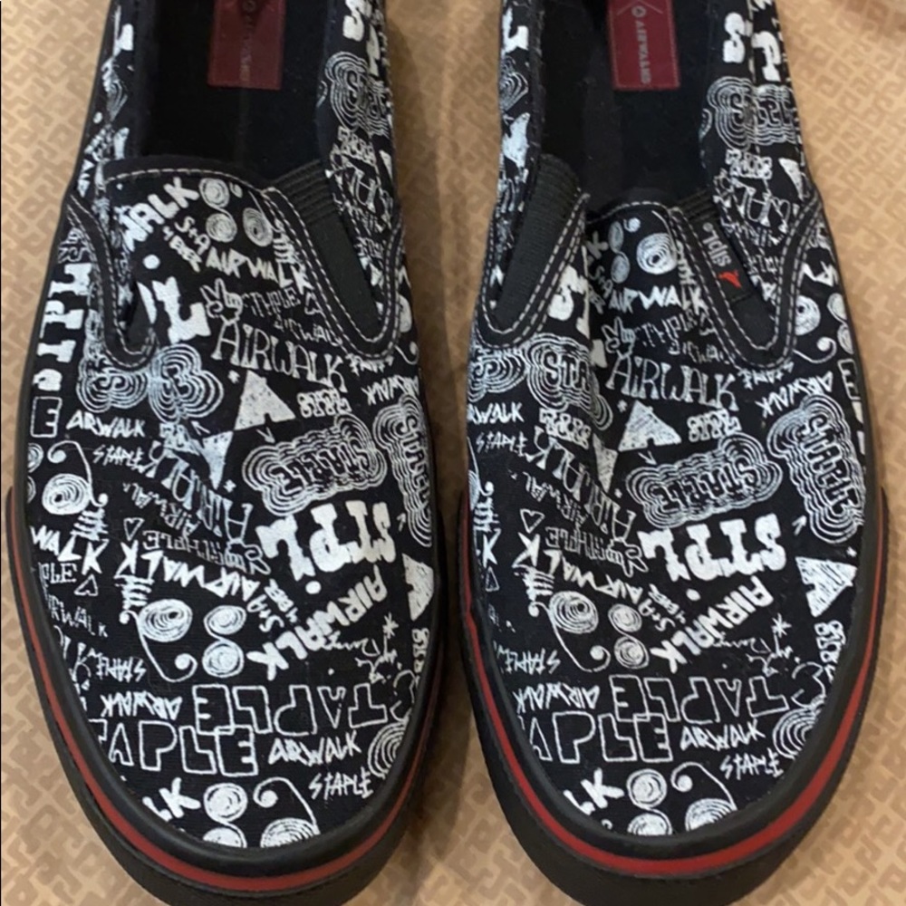 Men’s Airwalk Slip on shoes 9.5